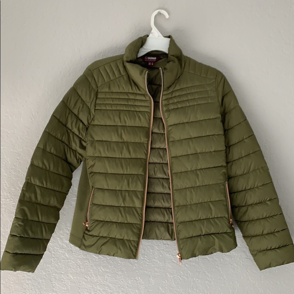 Nice olive green puffer coat!  Size medium